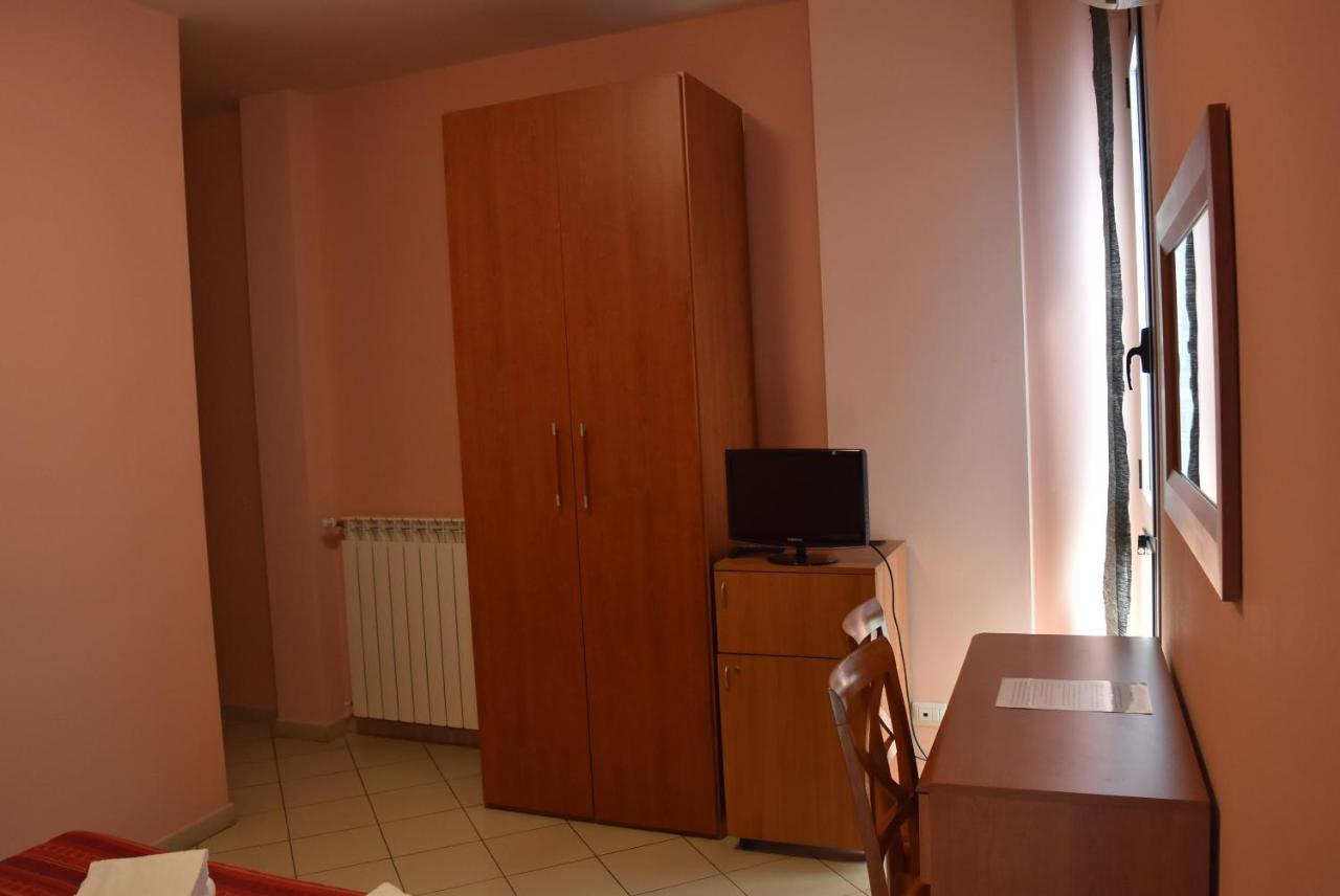 La Dea Hotel Pisa Bagian luar foto