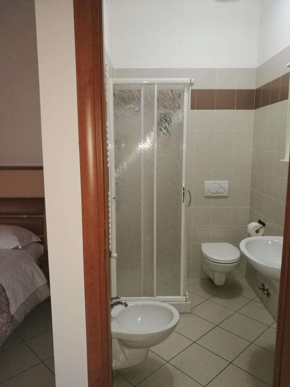 La Dea Hotel Pisa Bagian luar foto
