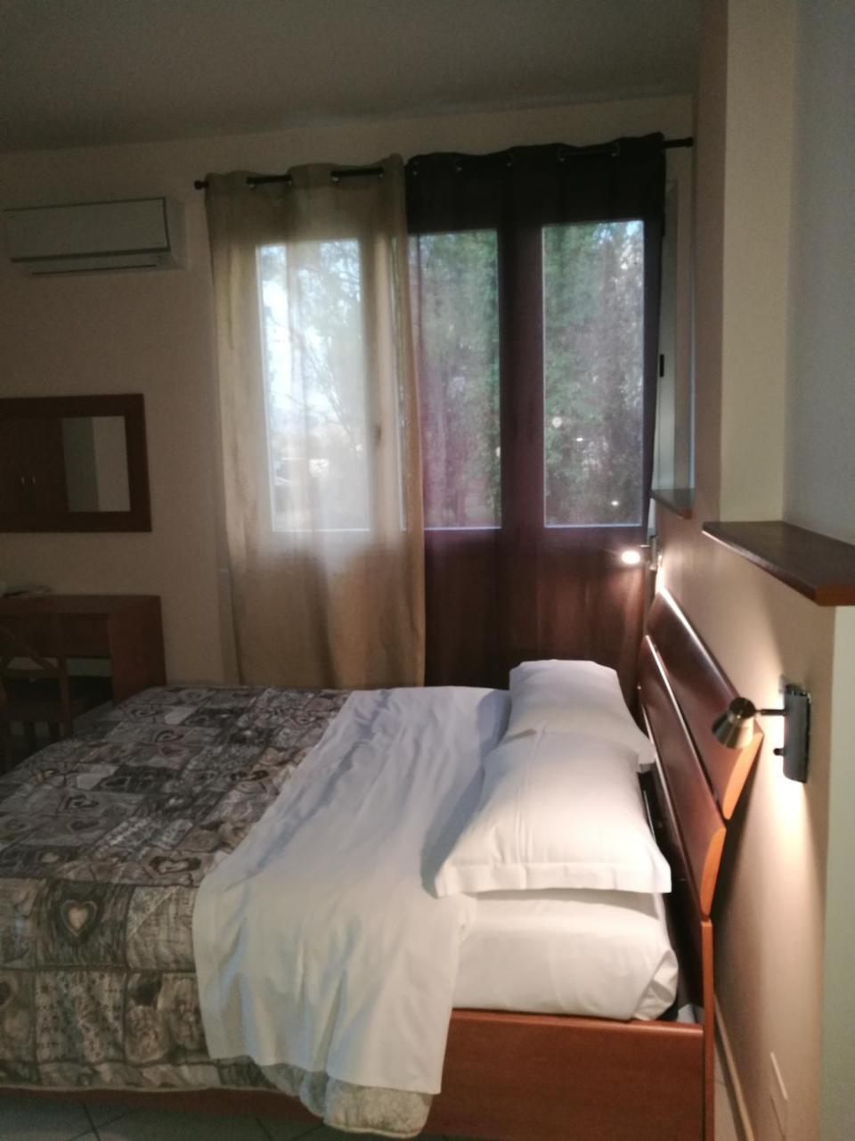 La Dea Hotel Pisa Bagian luar foto